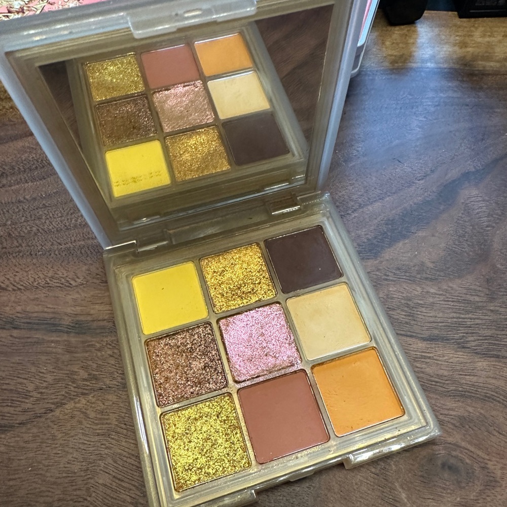 Huda beauty wild tiger